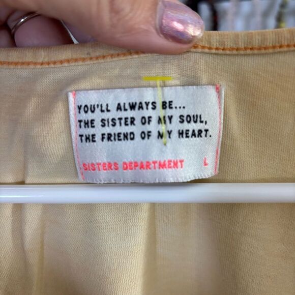 Yellow Graphic Tee with Red Lips SISTERS DEPARTMENT lost in love women’s large - Picture 2 of 4